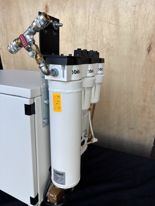 Jun-Air OF302-4M Oil-Free Air Compressor 4 Liter w/ Deltech Filter System gallery
