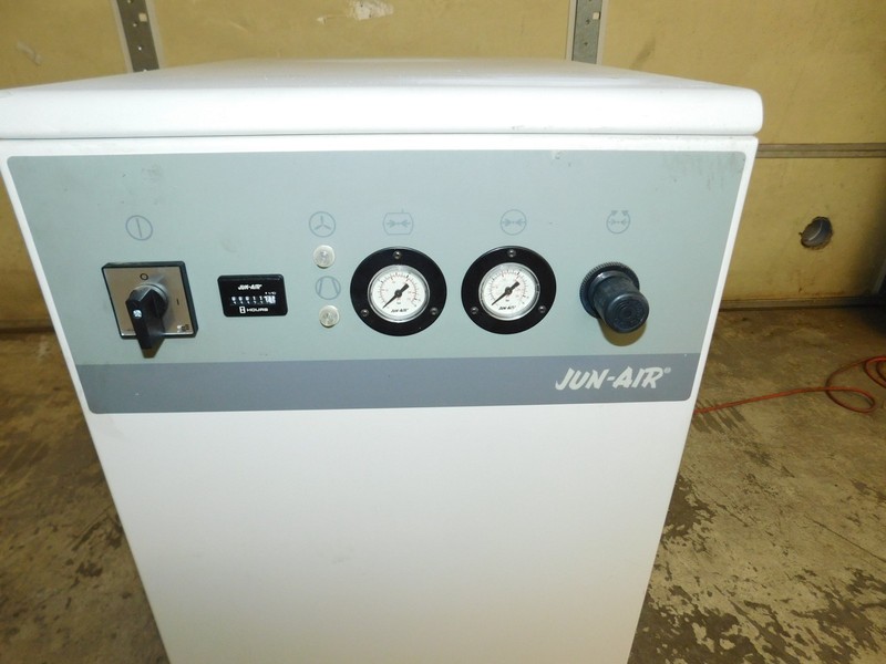 Jun-Air OF302-25MD2 Oil-less 25Liter 120 PSI Quiet Compressor (#4655) gallery