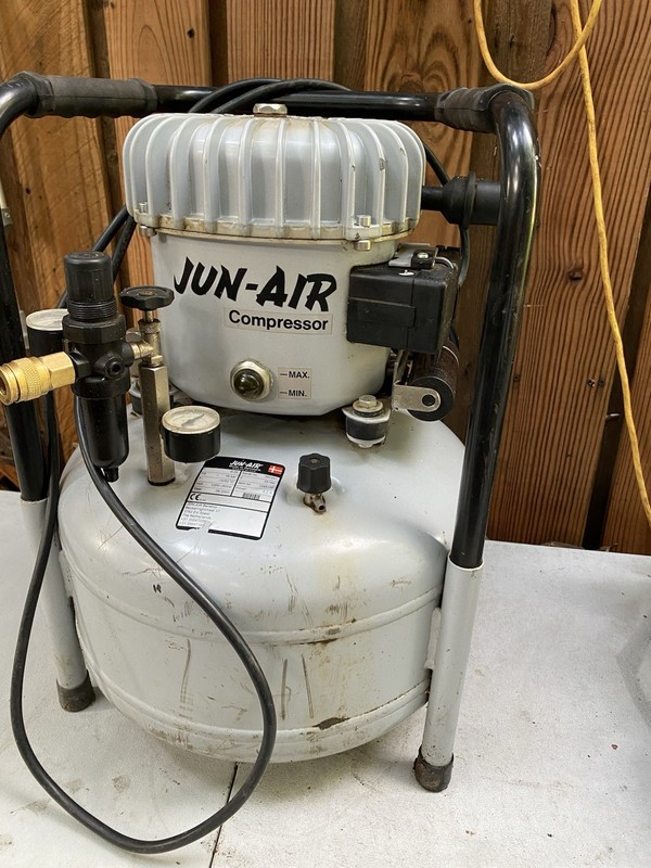 Dental Air Compressor 25L Medical Silent Oil-Free 16 Bar 25L/Min