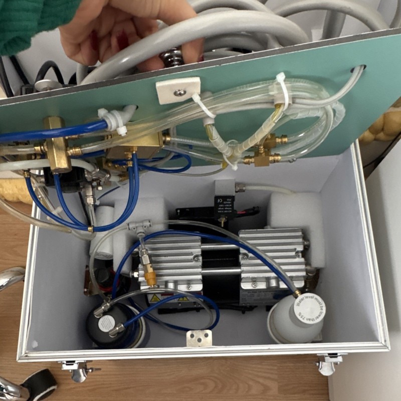 Portable Oil-Free Dental Air Compressor with Suction System for Dentistry gallery