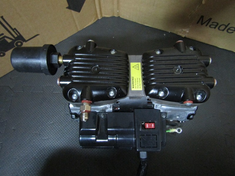 Ramvac Aeras Compressor Head (1/2 HP) GAST - Knocking - For Parts or Repair Only gallery