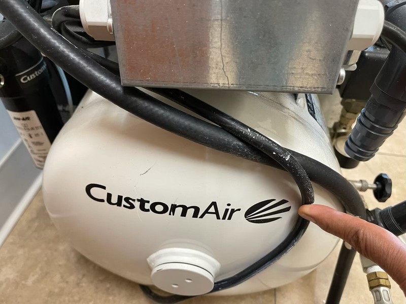 Custom Air CA-823-D: 3 user 230V Compressor- Used but in Very Good Condition gallery