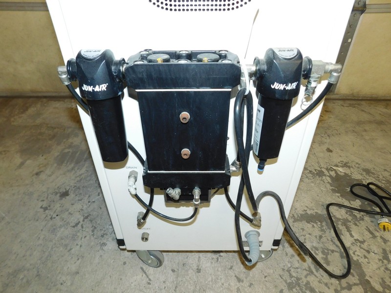 Jun-Air OF302-25MD2 Oil-less 25Liter 120 PSI Quiet Compressor (#4655) gallery