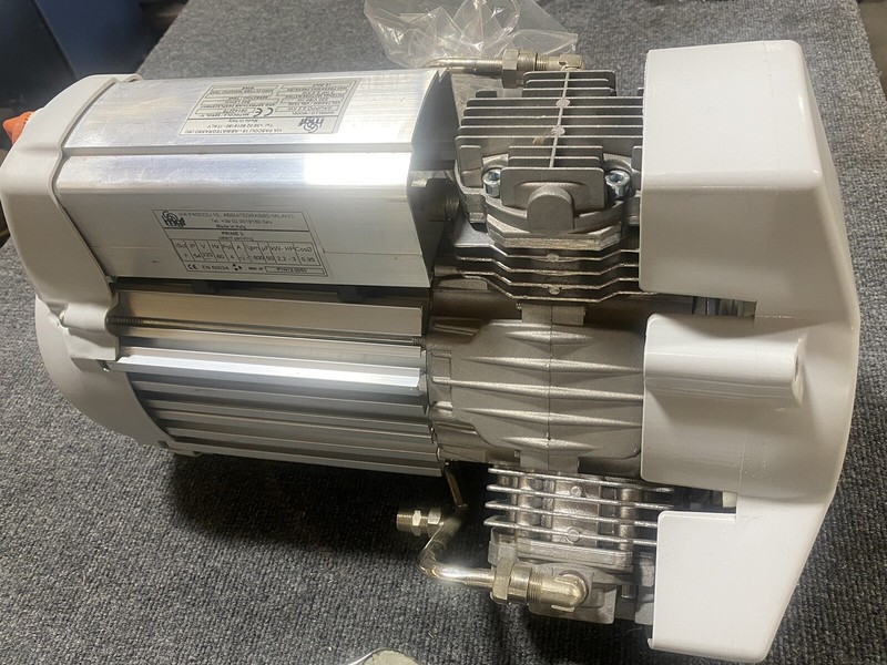 OIL FREE 2.2KW 250L/MIN @ 5BAR ULTRA SILENT AIR COMPRESSOR PUMP - DENTAL APPLIC