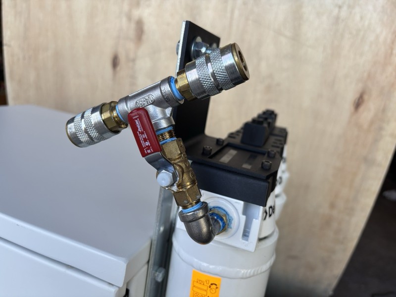 Jun-Air OF302-4M Oil-Free Air Compressor 4 Liter w/ Deltech Filter System gallery