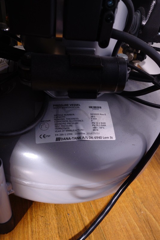 Jun-Air 6-15 Bio-medical Clean Air Compressor + Filters / Dryer / Accessories gallery