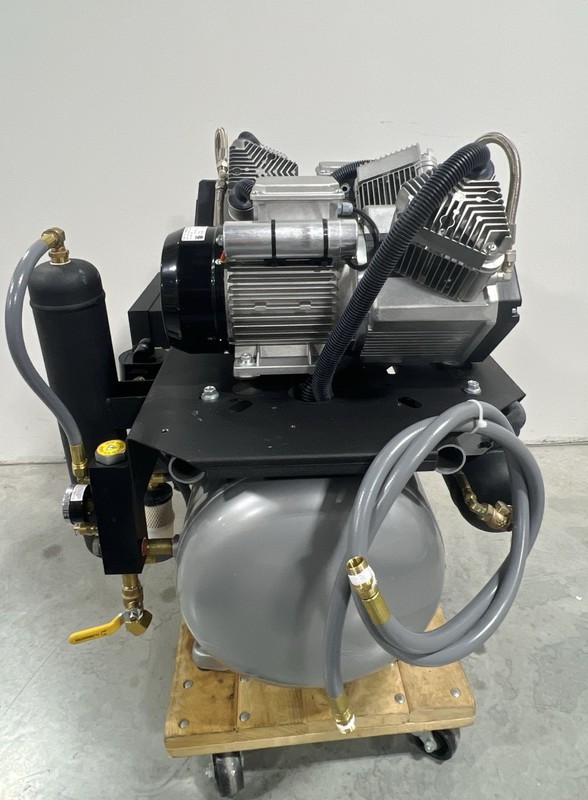 Midmark PowerAir P52 Oil-less Air Compressor 5-7 User - MFG 2020 Low 869 Hours gallery