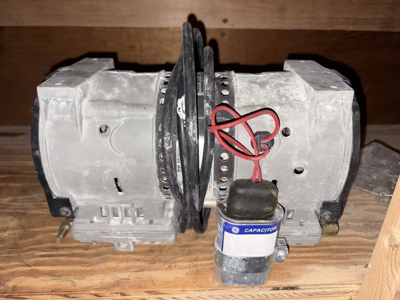 2688VE44 Thomas Oil-less WOB-L Piston Vacuum Pump – Voltage: 115V AC (60 Hz)