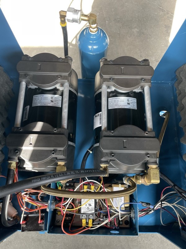 Tech West Ultra Clean ACOR2D2 Oil-Less Air Compressor & Sound Cover 2-3 Users gallery