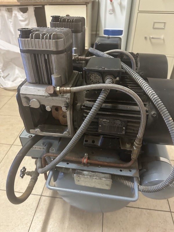 An Air Star doual motors, Oil Free Denatal office compresor gallery