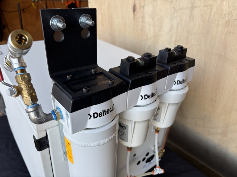 Jun-Air OF302-4M Oil-Free Air Compressor 4 Liter w/ Deltech Filter System gallery