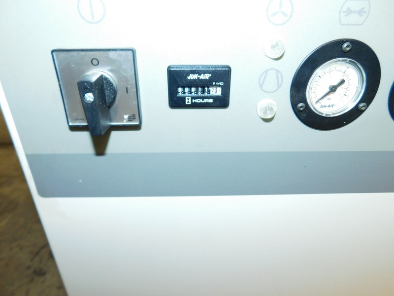 Jun-Air OF302-25MD2 Oil-less 25Liter 120 PSI Quiet Compressor (#4655) gallery