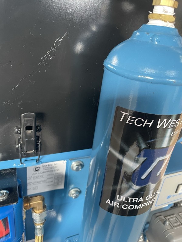 Tech West Ultra Clean ACOR2D2 Oil-Less Air Compressor & Sound Cover 2-3 Users gallery