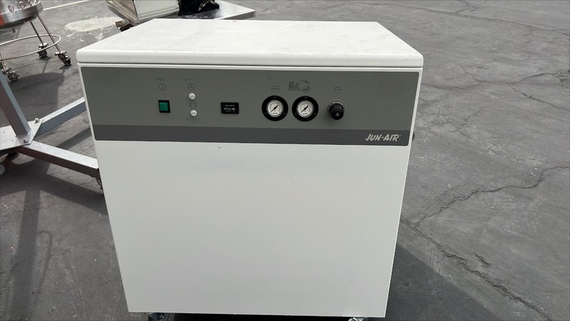 Jun-Air Model 2000 Air Compressor Cabinet Unit Quiet 120 psig Medic (3370141)