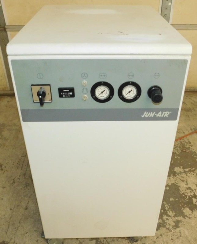 Jun-Air OF302-25MD2 Oil-less 25Liter 120 PSI Quiet Compressor (#4655)