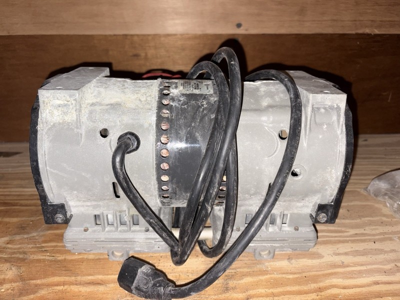 2688VE44 Thomas Oil-less WOB-L Piston Vacuum Pump - Voltage: 115V AC (60 Hz) gallery