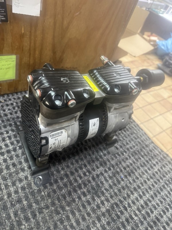 Gast Dental Air Compressor P/N: 87R642-PS301R-N470X FREE SHIPPING