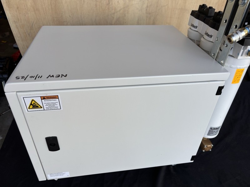 Jun-Air OF302-4M Oil-Free Air Compressor 4 Liter w/ Deltech Filter System gallery